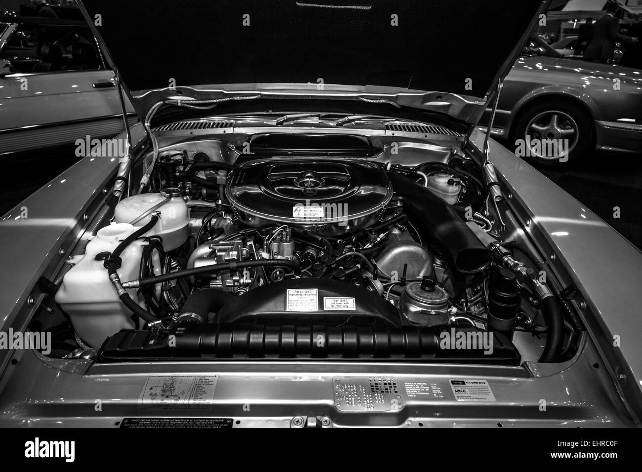 Compartiment moteur automobile Banque d'images noir et blanc - Alamy