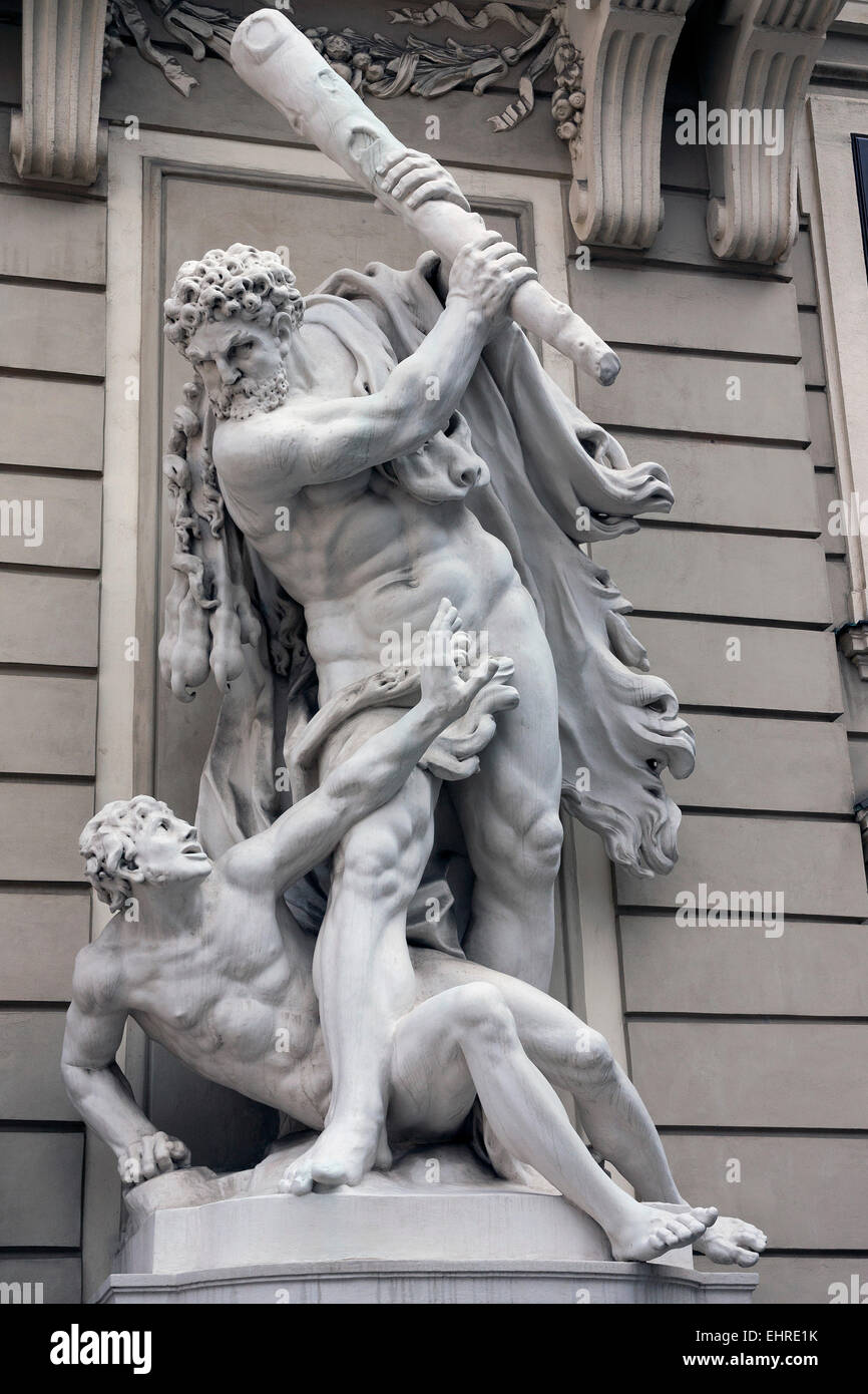 Statue d'Héraclès combattant Antaeus, Michaelertor, Hofburg, Vienne Banque D'Images