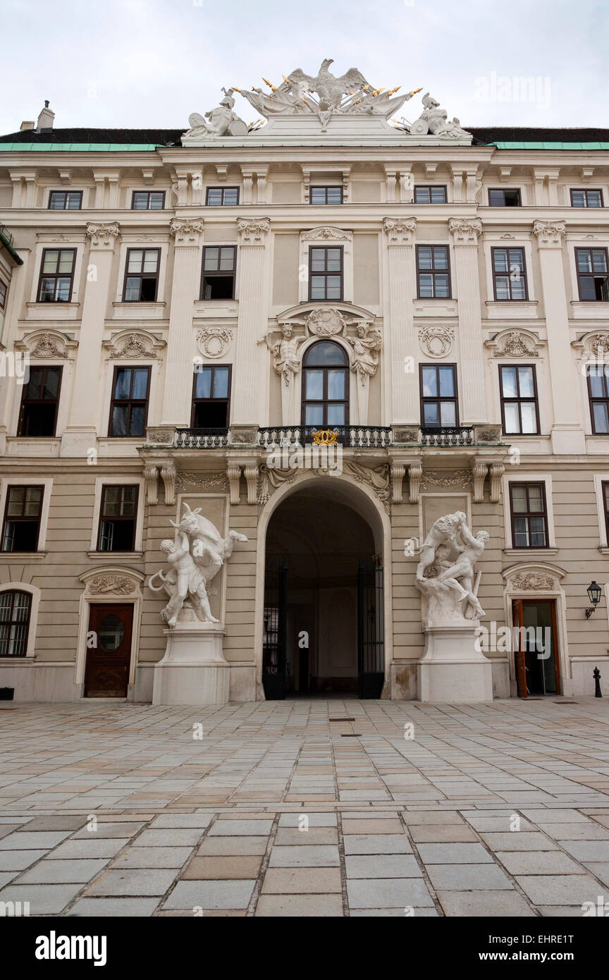 Michaelertor, Hofburg de Vienne, avec les statues d'Hercule Banque D'Images