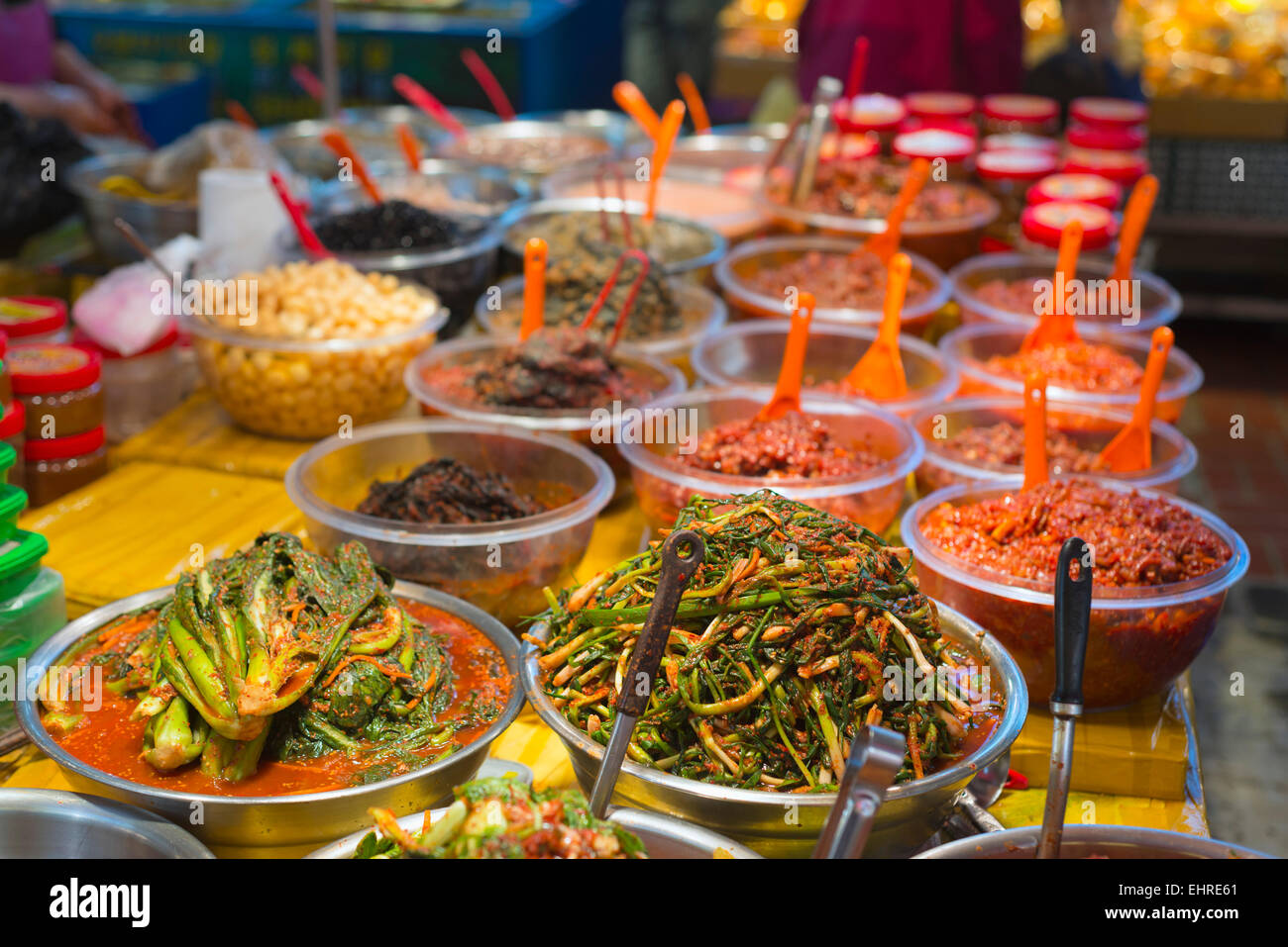 L'Asie, République de Corée, Corée du Sud, l'île de Jéju, Dongmun marché traditionnel, kimchi légumes marinés Banque D'Images