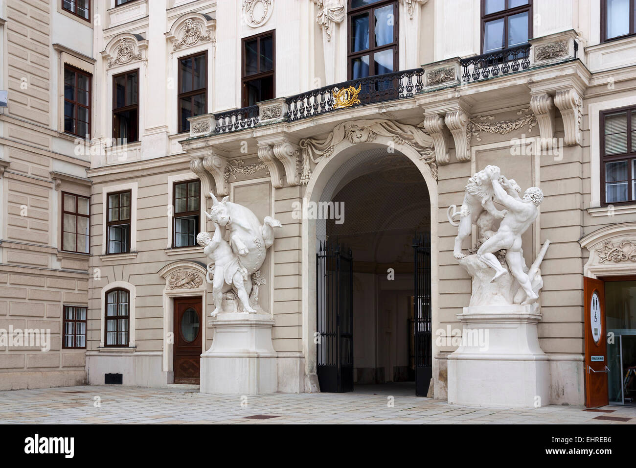 Michaelertor, Hofburg de Vienne, avec les statues d'Hercule Banque D'Images