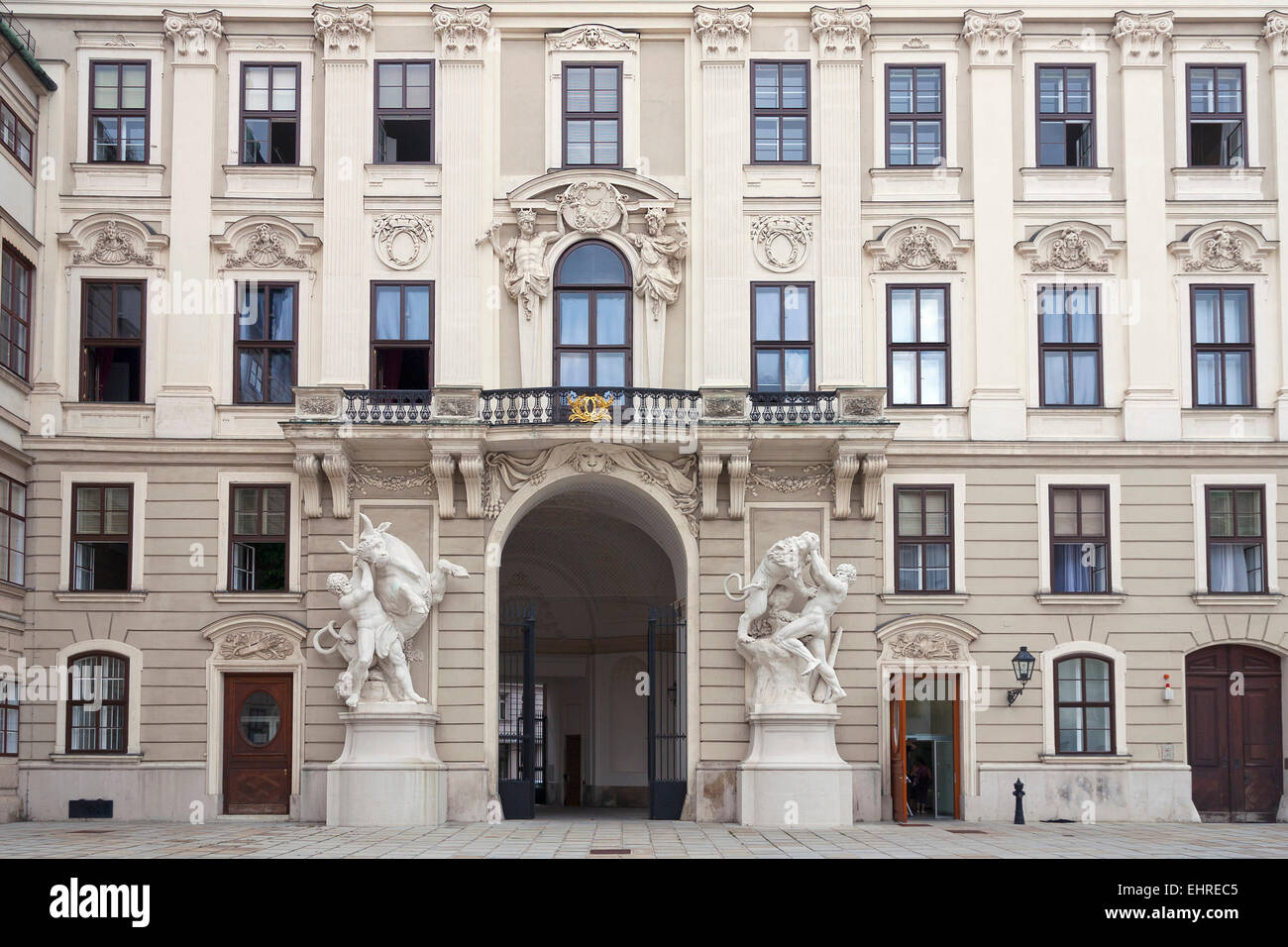 Michaelertor, Hofburg de Vienne, avec les statues d'Hercule Banque D'Images