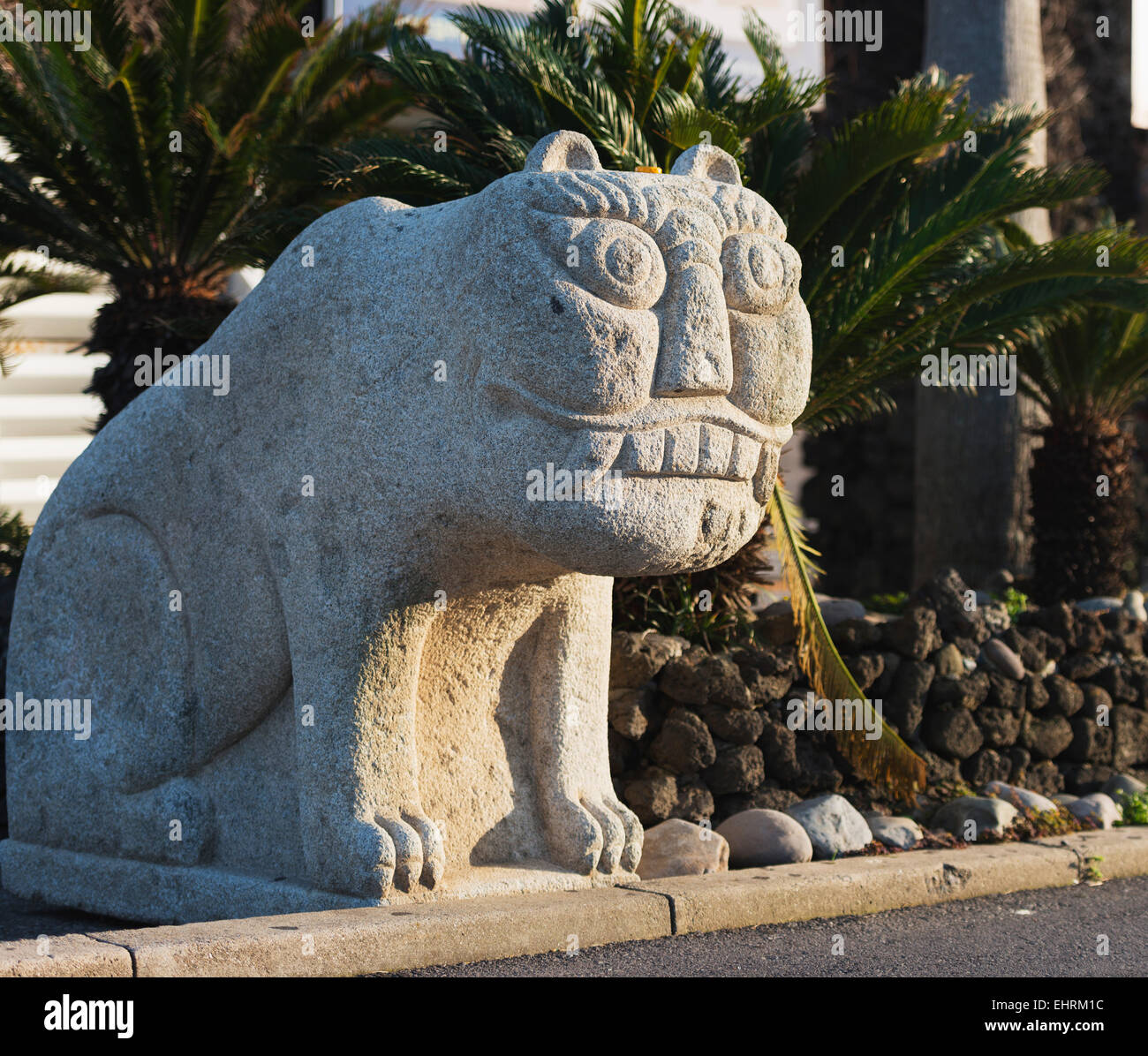 L'Asie, République de Corée, Corée du Sud, l'île de Jeju Seogwipo City, statue de créature mythique Banque D'Images