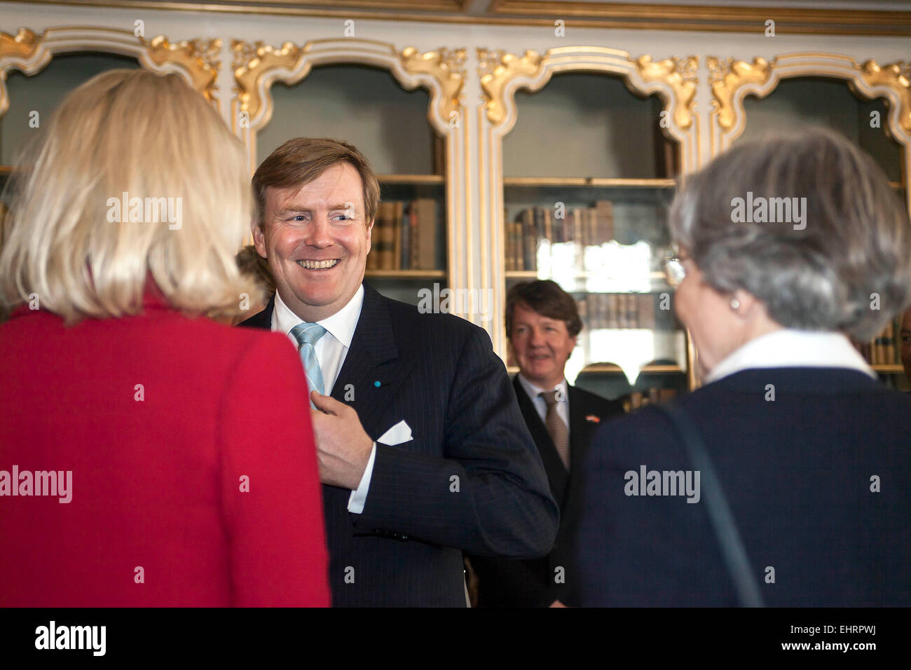 Copenhague, Danemark. 17 mars, 2015. Un smilinmg Roi Willem-Alexander répond aux PM Danois Helle Thorning-Schmidt, au cours de la royal des couples 2 jours visite d'État au Danemark Crédit : OJPHOTOS/Alamy Live News Banque D'Images