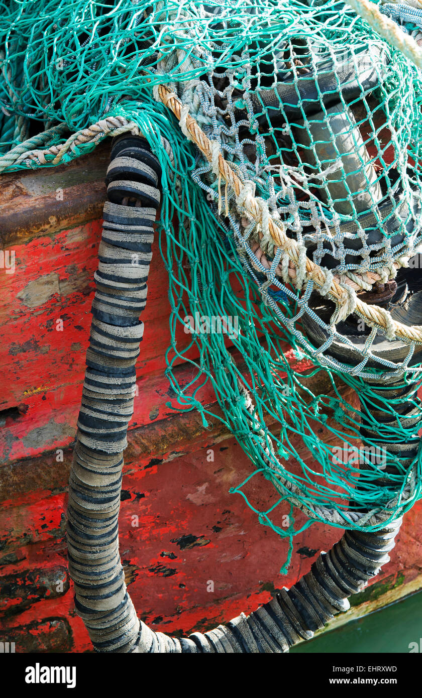 Filet de pêche sur un chalutier en mer du Nord ancrés dans le port à Eyemouth, Berwickshire, en Écosse Banque D'Images