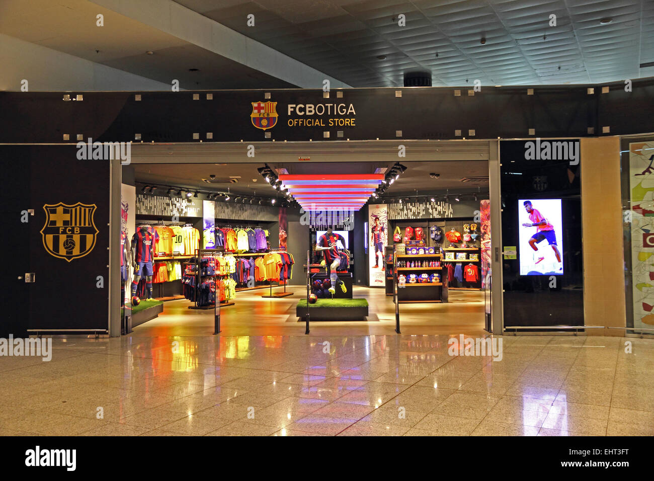 FC Barcelone officiel FCBotiga, magasin de souvenirs, de l'aéroport El Prat de Barcelone Banque D'Images