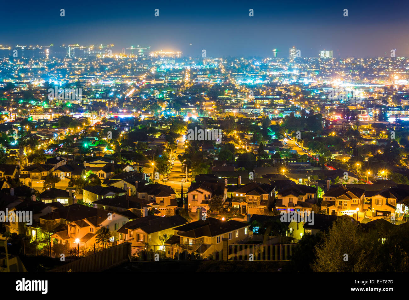 Vue de nuit Hilltop Park, à Signal Hill, à Long Beach, Californie. Banque D'Images