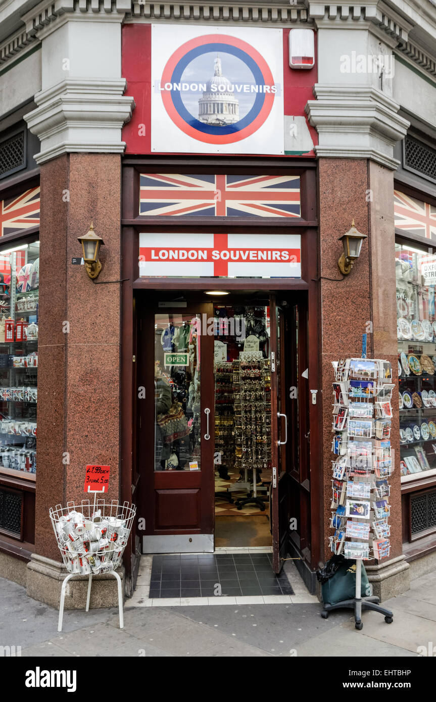 Boutique de souvenirs à Londres Angleterre Royaume-Uni UK Banque D'Images