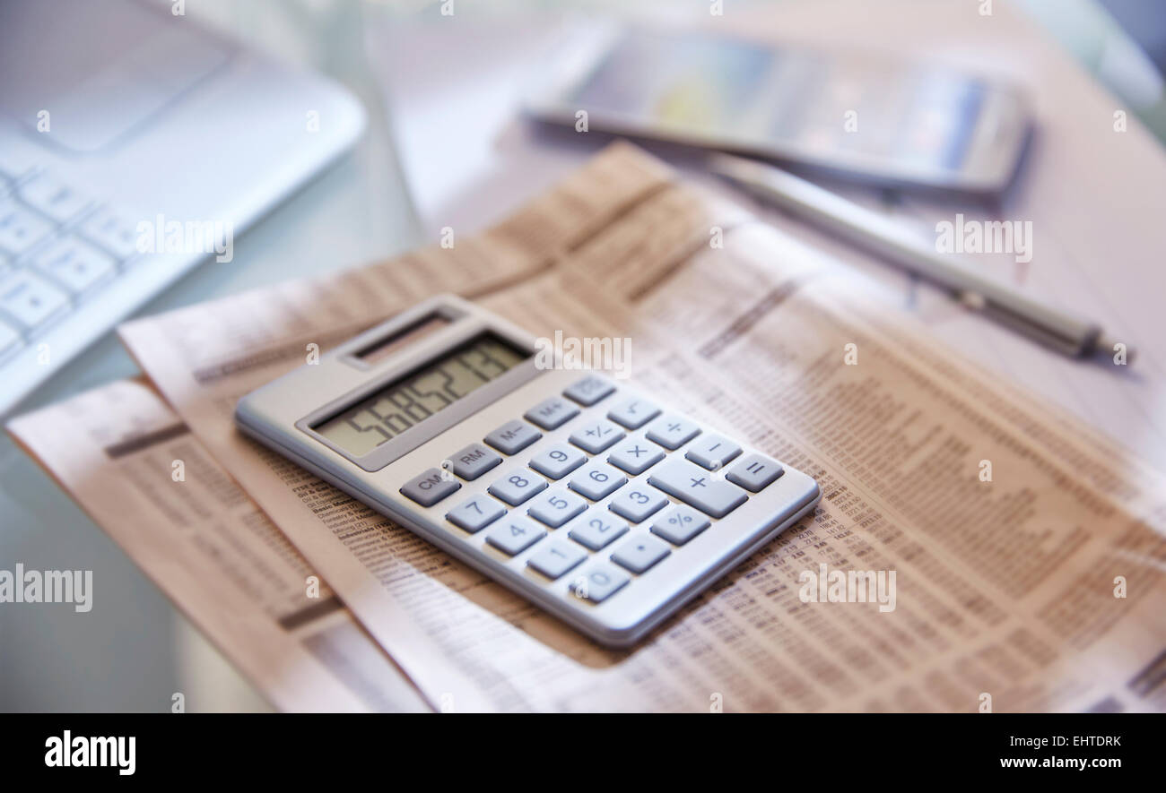 Calculatrice,close up,Journal et stylo sur 24 Banque D'Images