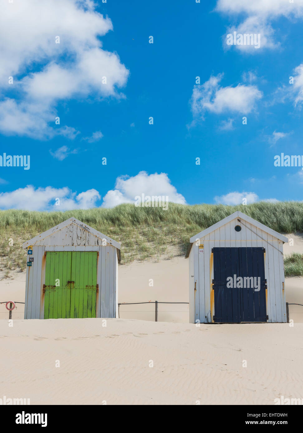 Deux cabines sur la plage de l'île de Texel. Banque D'Images