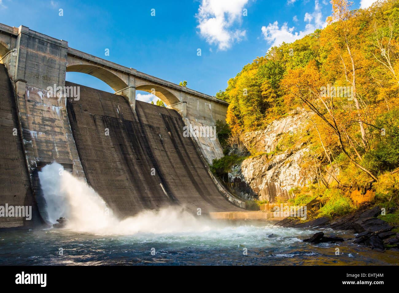 Au début de l'automne couleur et Prettyboy Dam, pour la poudre River dans le comté de Baltimore, Maryland. Banque D'Images
