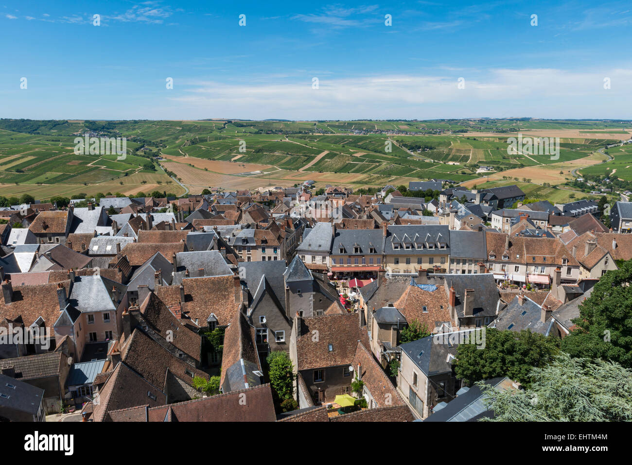 Très belle vue de la ville de Sancerre et le vignoble de Sancerre. Banque D'Images