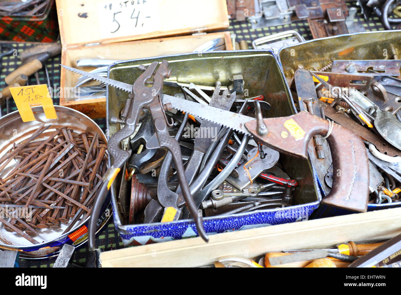 Vieux outils. Marché aux puces. Banque D'Images