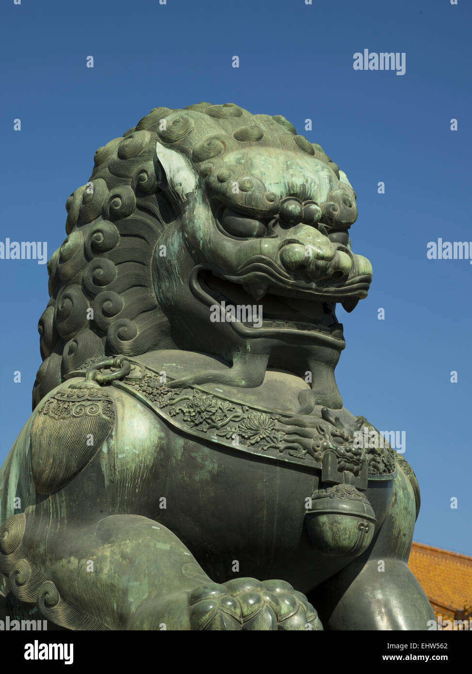 Homme lion en bronze, porte de l'harmonie suprême, cour extérieure, Forbidden City, Beijing, China, Asia Banque D'Images