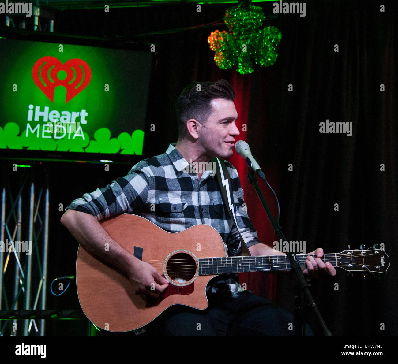 Bala Cynwyd, Pennsylvania, USA. 17 mars, 2015. American Singer-Songwriter Andy Grammer effectue au Mix 106's Performance Theatre le 17 mars 2015 à Bala Cynwyd, Pennsylvania, United States. Crédit : Paul Froggatt/Alamy Live News Banque D'Images