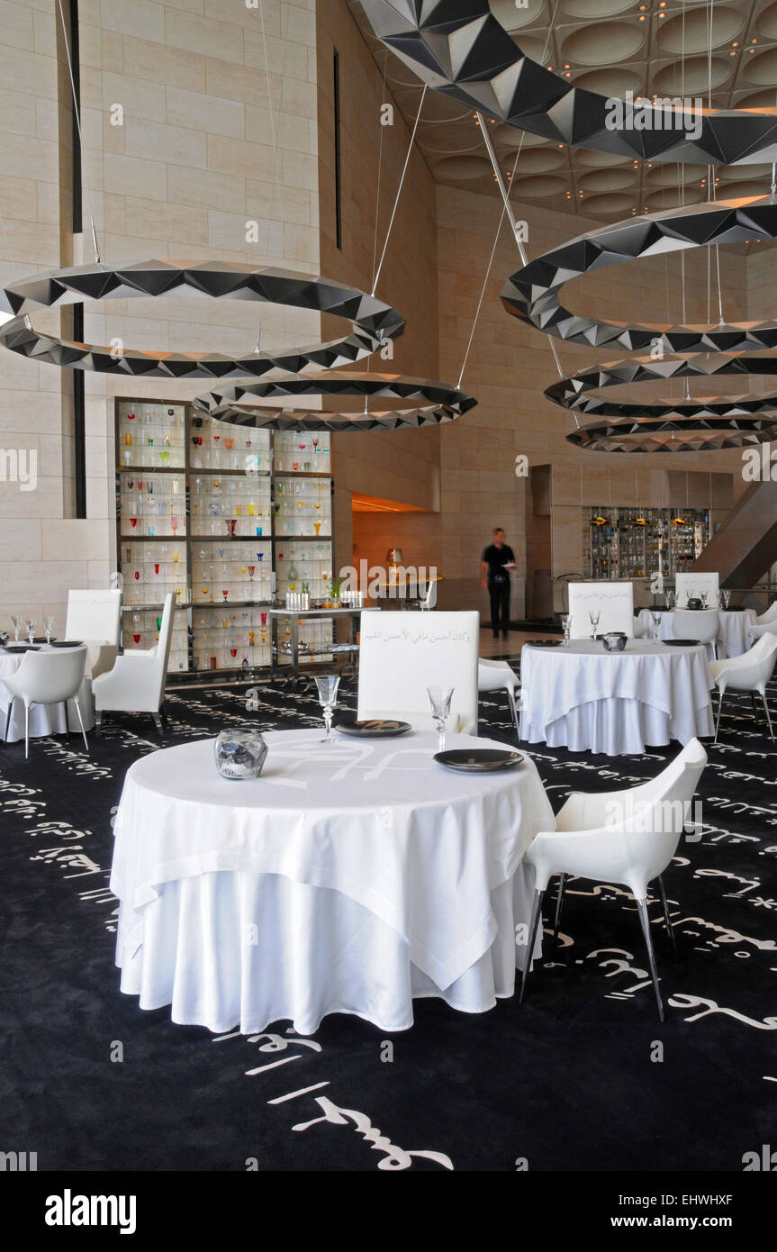Idam Restaurant d'Alain Ducasse, le Musée d'Art Islamique, Doha. Le Qatar. Moyen Orient Banque D'Images