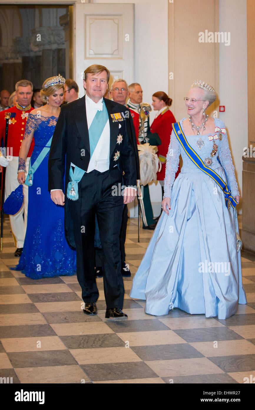 Copenhague, Danemark. Mar 17, 2015. Roi néerlandais Willem-Alexander la Reine Margrethe II de Danemark à la banquet d'État au Palais de Christiansborg à Copenhague, Danemark, 17 mars 2015. Roi des Pays-Bas et de la Reine sont au Danemark pour une visite d'Etat de deux jours. Dpa : Crédit photo alliance/Alamy Live News Banque D'Images