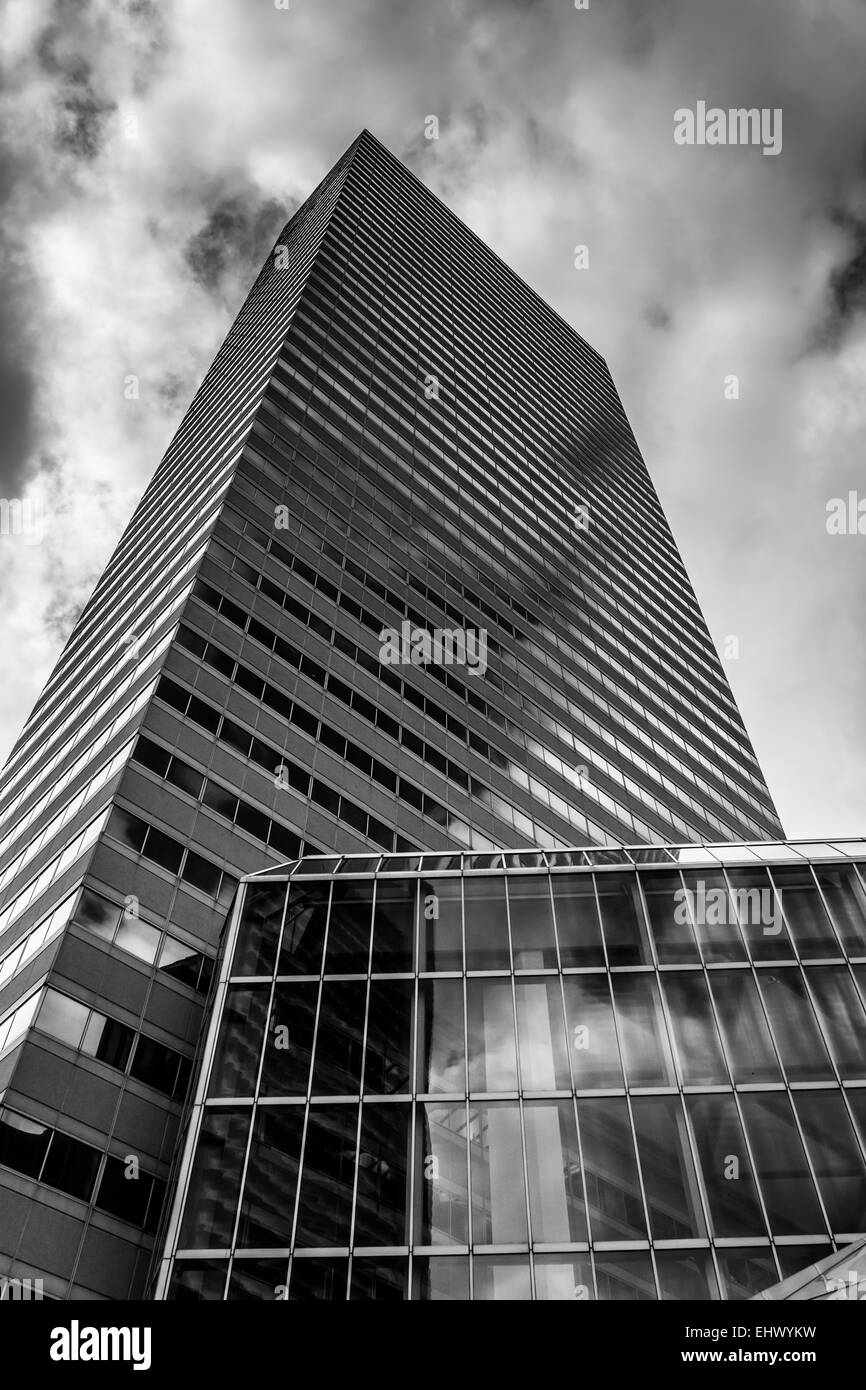 À la recherche jusqu'à un bâtiment moderne à Boston, Massachusetts. Banque D'Images