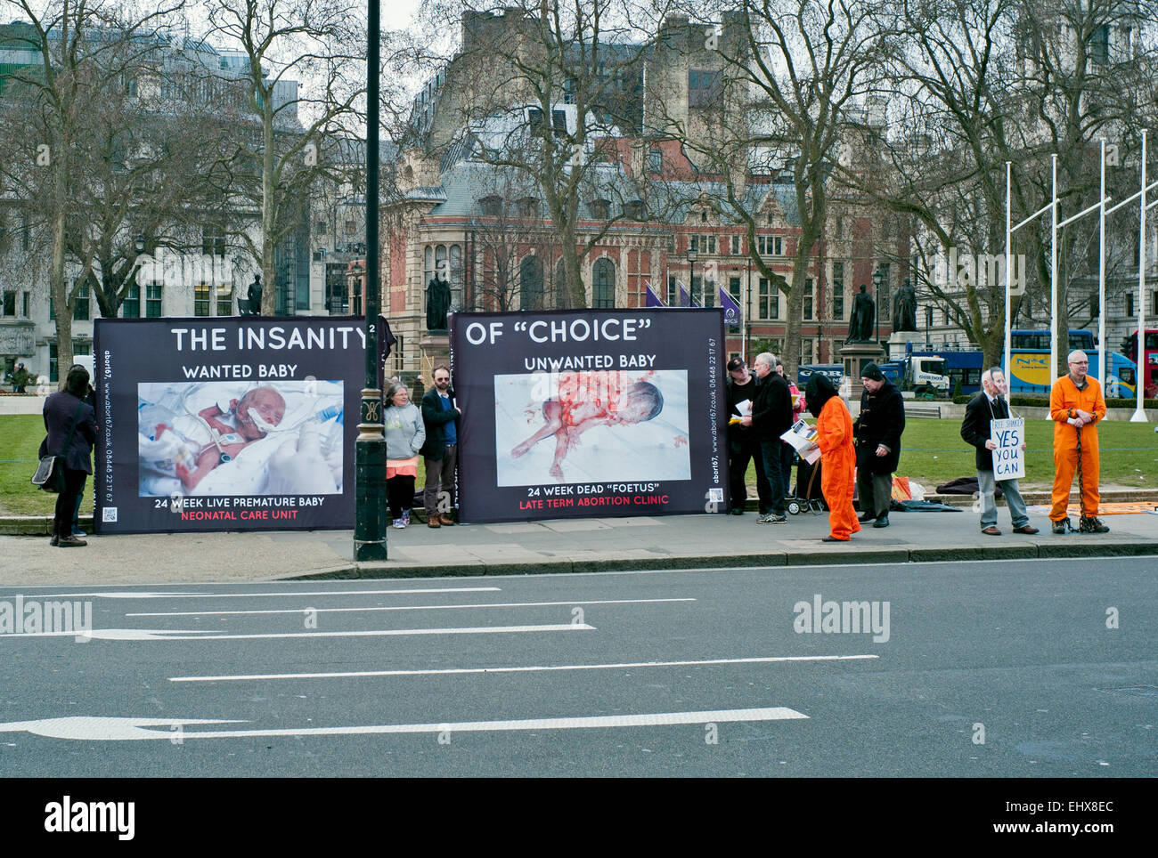 Des Manifestants Anti Avortement Westminster London Abort67 Semaine 24 Et 24 Semaine Bebe Premature Foetus Mort Photo Stock Alamy