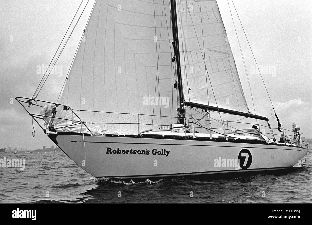 robertsons golly yacht