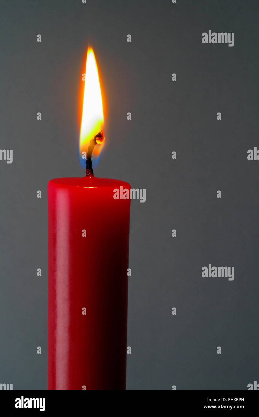 Vacillement de la lumière des bougies Banque de photographies et d’images à haute résolution Alamy