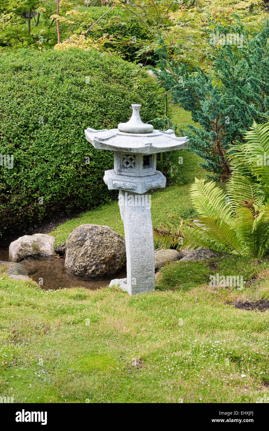 Partie d'un jardin japonais. Peut être utilisé comme arrière-plan Banque D'Images
