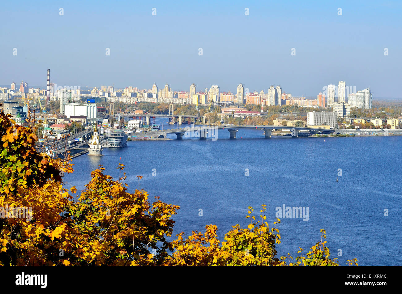 Arch, l'architecture, barge, bay, bleu, bateau, pont, construire, ville, campagne, littoral, béton, construction, grue, dnepr, Dniepr Banque D'Images