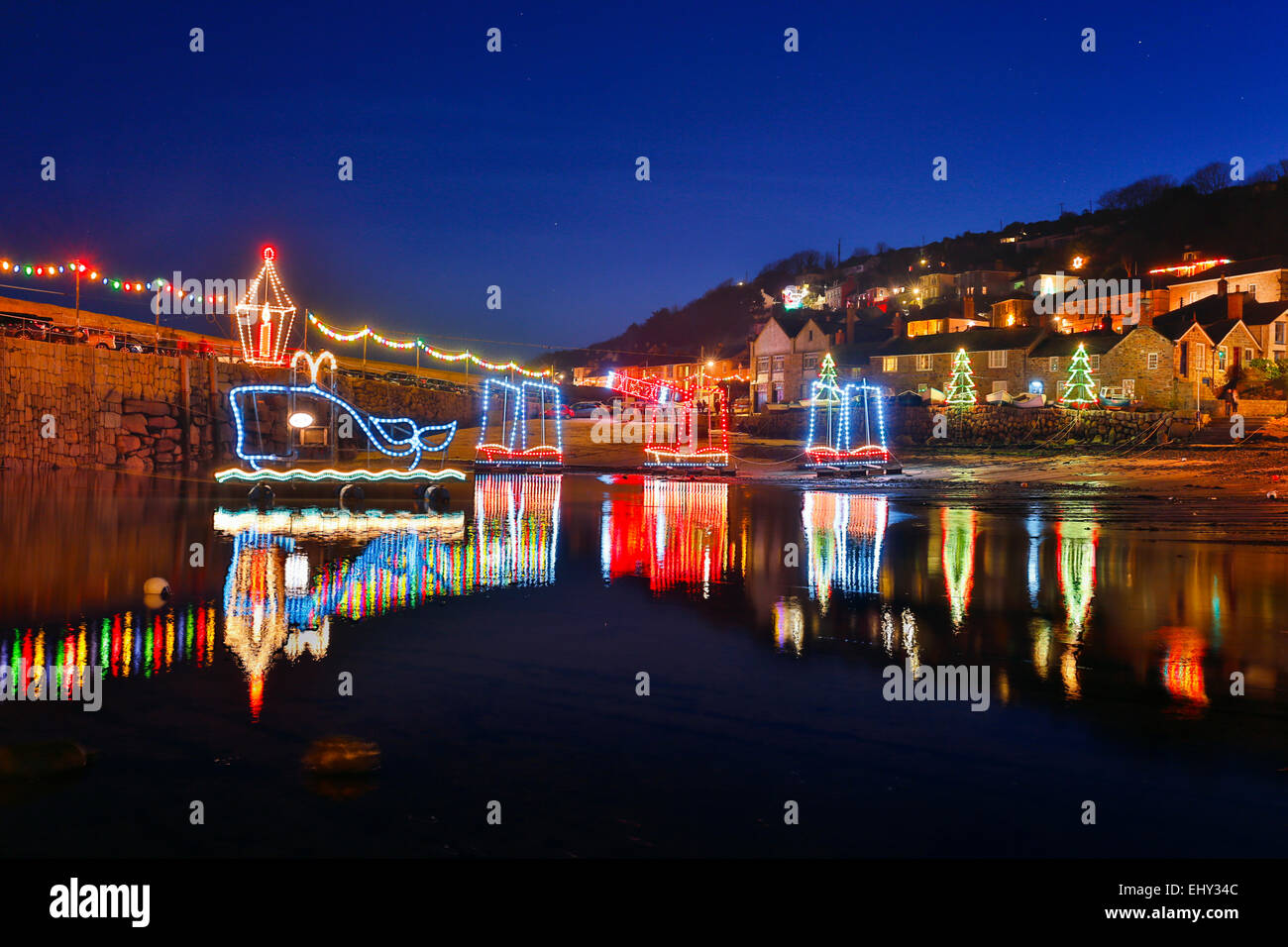 Lumières de Noël Mousehole, Cornwall, UK Banque D'Images