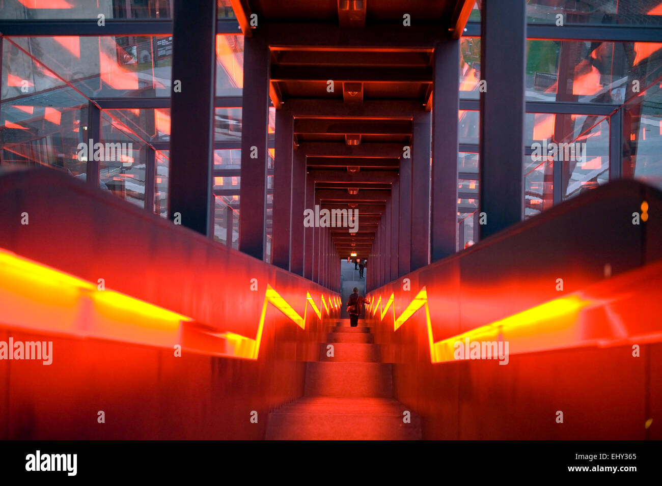 Escaliers espace ouvert aux visiteurs du Musée de la Ruhr Site du patrimoine mondial de Zeche Zollverein à Essen, Rhénanie du Nord-Westphalie, Allemagne, Europe Banque D'Images