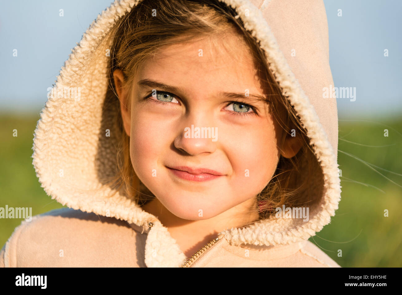 Girl wearing Hooded Jacket, portrait Banque D'Images