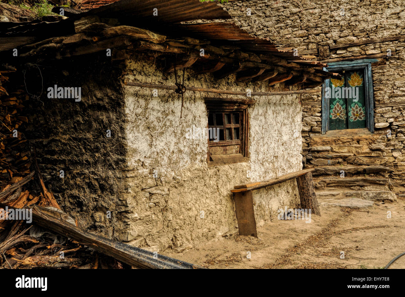 Vieux village pittoresque dans les montagnes de l'Himalaya au Népal Banque D'Images