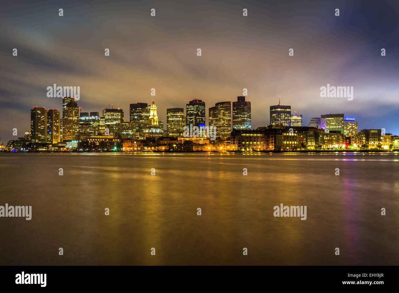 Le Boston skyline vu de LoPresti Park à East Boston, Massachusetts. Banque D'Images