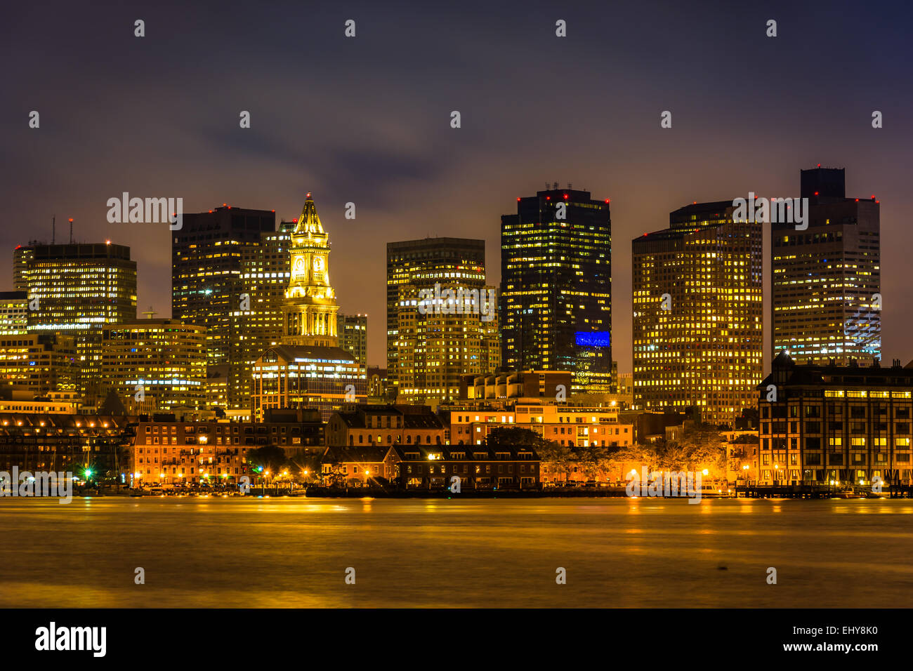 Le Boston skyline vu de LoPresti Park à East Boston, Massachusetts. Banque D'Images