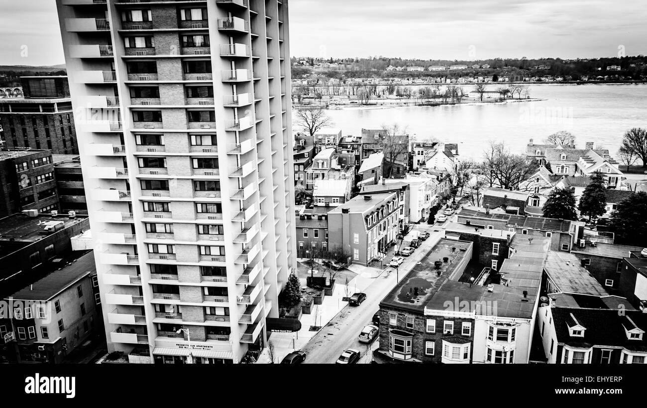 Immeuble et voir des quartiers le long de la rivière Susquehanna à Harrisburg, en Pennsylvanie. Banque D'Images