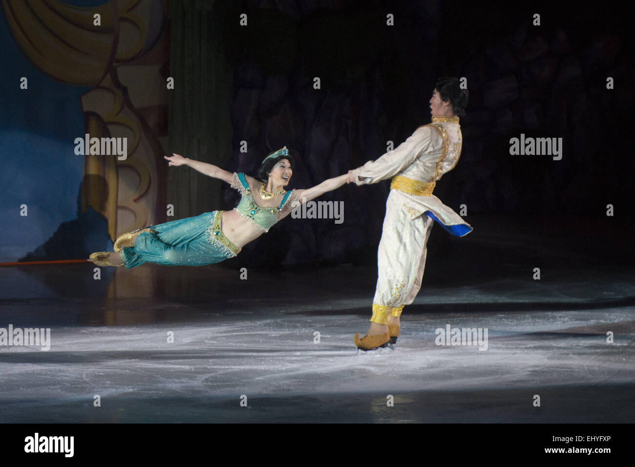 Calgary, Canada. 18 mars, 2015. Aladdin et la princesse Jasmine skate dans un tout nouveau monde de Disney On Ice présente : Princesses et héros à Calgary. Credit : Baden Roth/ZUMA/Alamy Fil Live News Banque D'Images