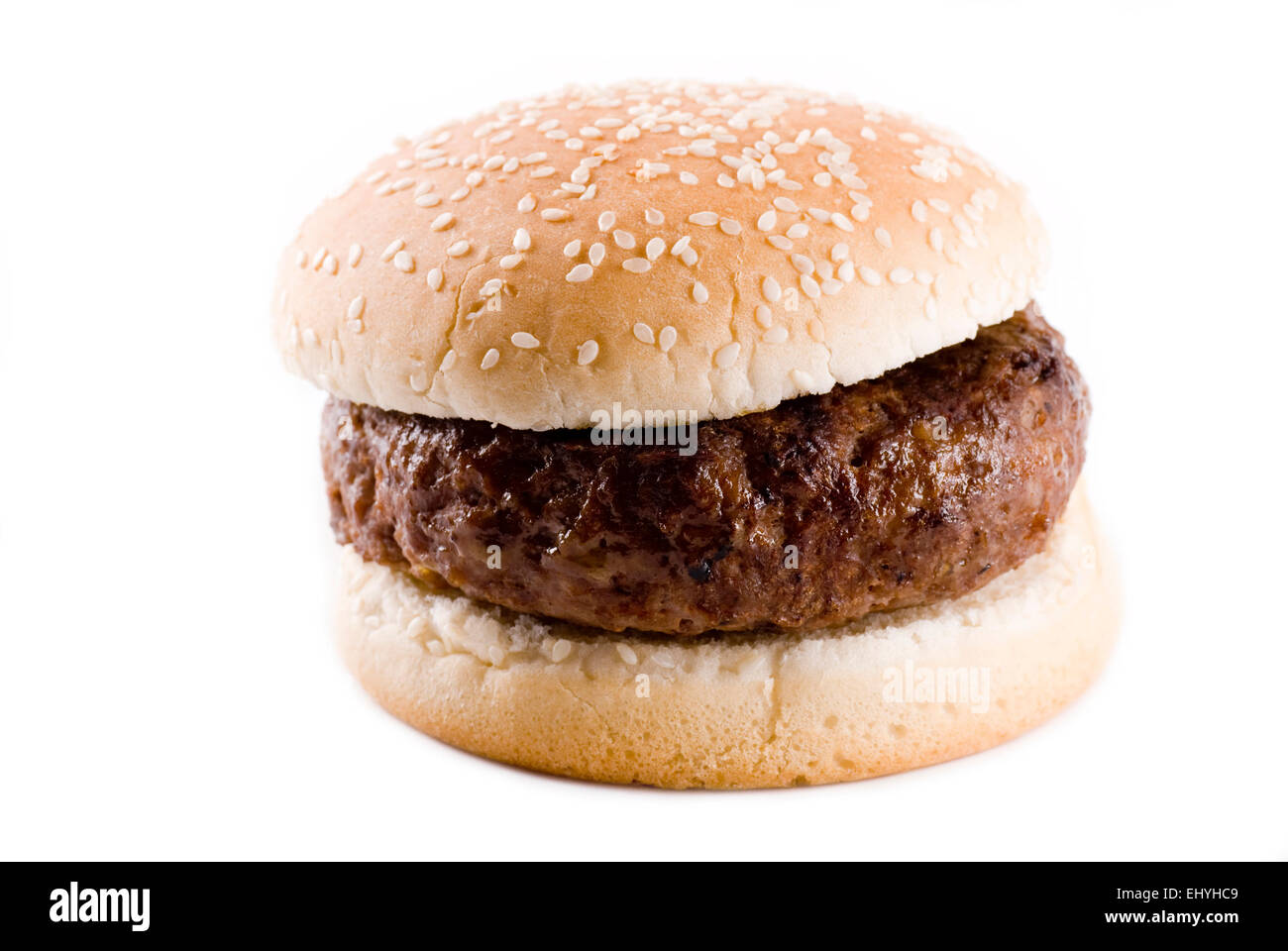 Hamburger juteux close up sur fond blanc. Banque D'Images
