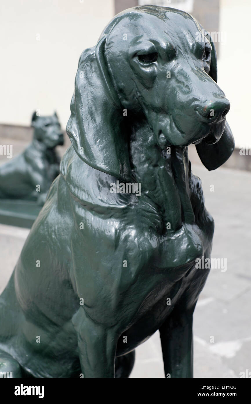 Des statues en bronze de chiens garde côtière la Plaza Santa Ana, Vegueta, Las Palmas, Gran Canaria Banque D'Images