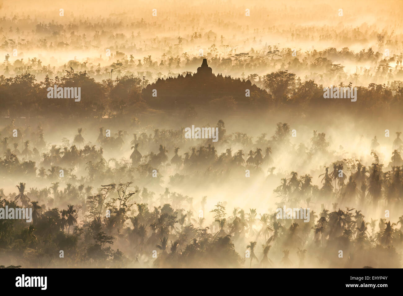 Temple de Borobudur au lever du soleil, le centre de Java, Indonésie Banque D'Images