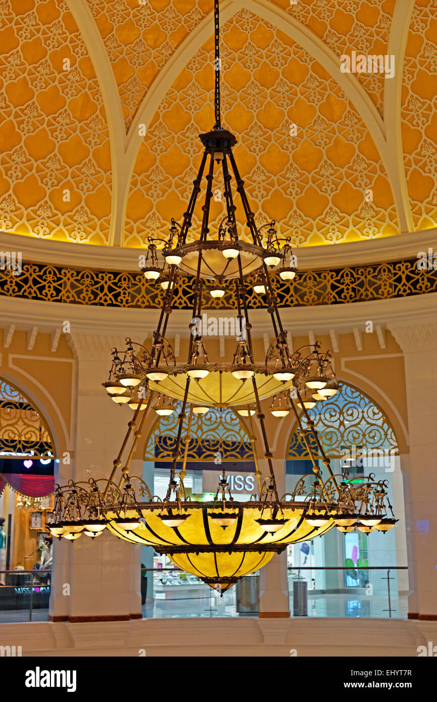 L'Asie, Emirats Arabes Unis, ÉMIRATS ARABES UNIS, Dubai, Dubai Mall, galerie marchande, chandelier, shopping, détail, centre commercial, immeuble, constru Banque D'Images