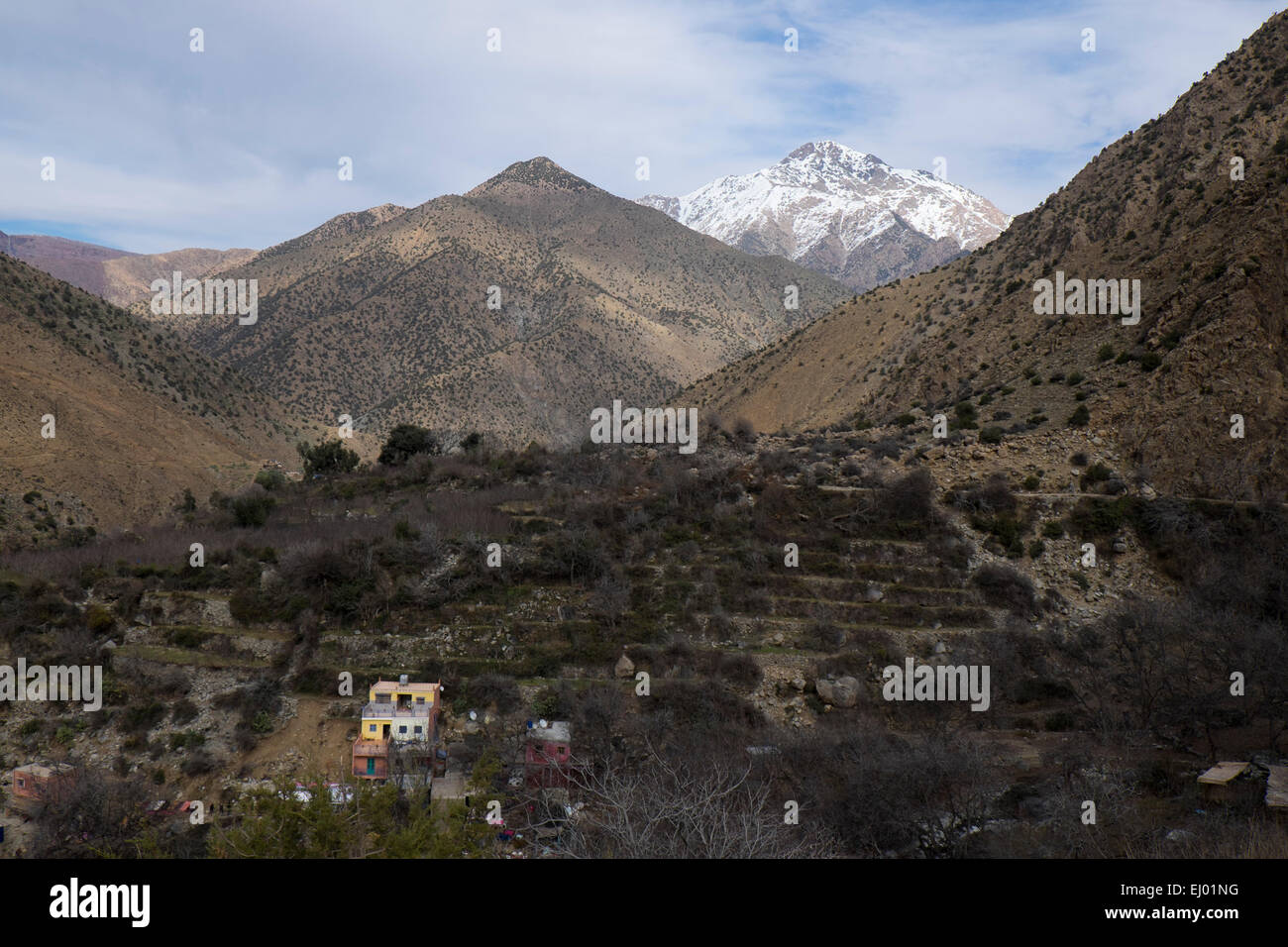 Les touristes prenant le déjeuner, village de Setti Fatma, vallée de l'Ourika, Atlas, Maroc, Afrique du Nord Banque D'Images