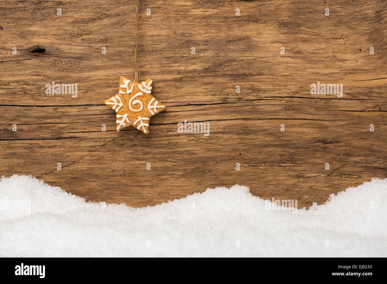 Biscuits au gingembre sur fond de bois Banque D'Images