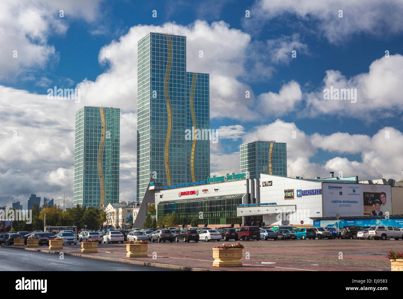 Astana, ville, Gran Alatau,, au Kazakhstan, en Asie centrale, l'été, l'architecture, colorée, centre-ville, centre commercial, touristique, tour Banque D'Images