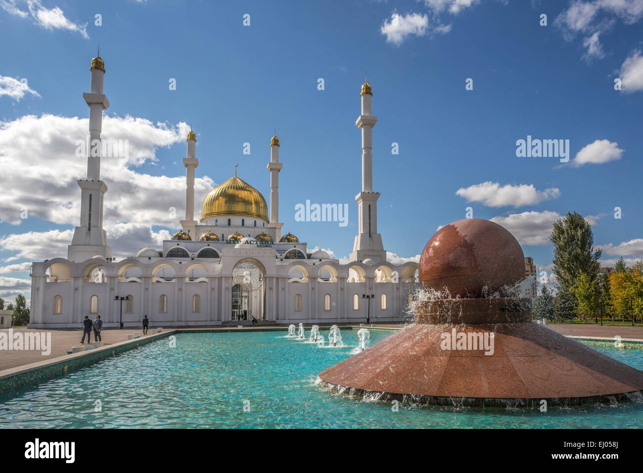 Ville administrative, Astana, Ville, Centre islamique, au Kazakhstan, en Asie centrale, de nouvelles, de l'architecture, bleu, colorée, Dome, fontaine, Banque D'Images