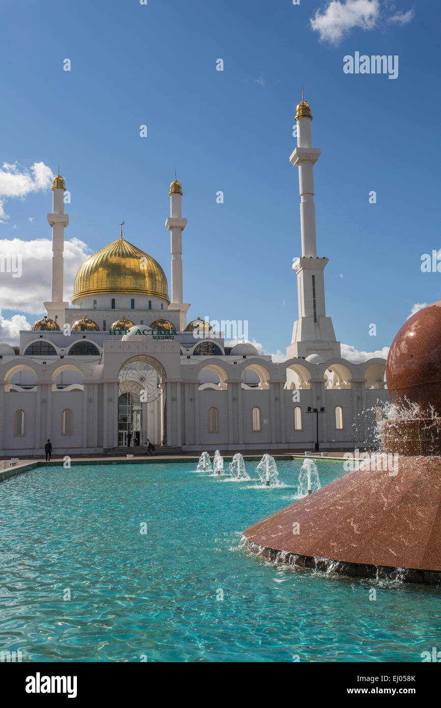 Ville administrative, Astana, Ville, Centre islamique, au Kazakhstan, en Asie centrale, de nouvelles, de l'architecture, bleu, colorée, Dome, fontaine, Banque D'Images