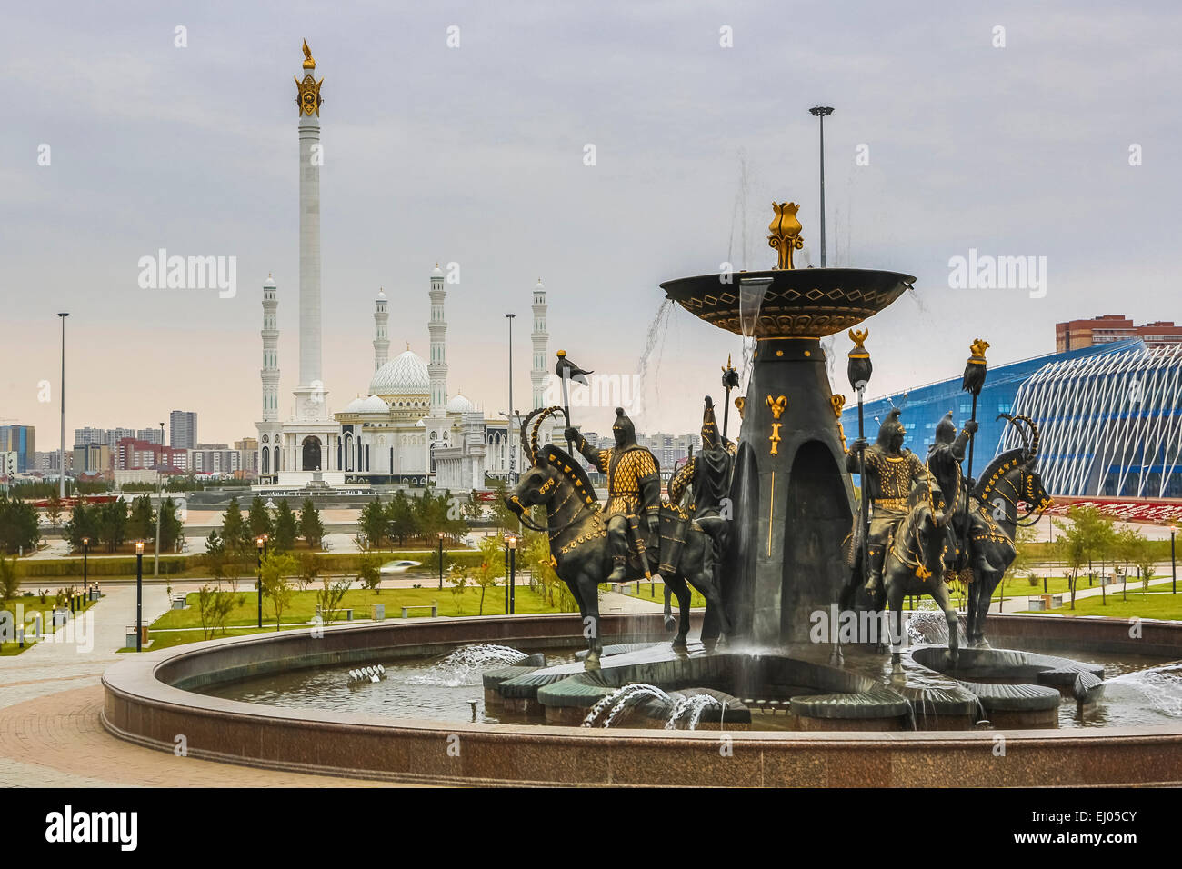 Ville administrative, Astana, la construction, la ville, le Kazakhstan, en Asie centrale, Monument, mosquée, Musée des beaux-arts, Nouveau, l'été, architecte Banque D'Images
