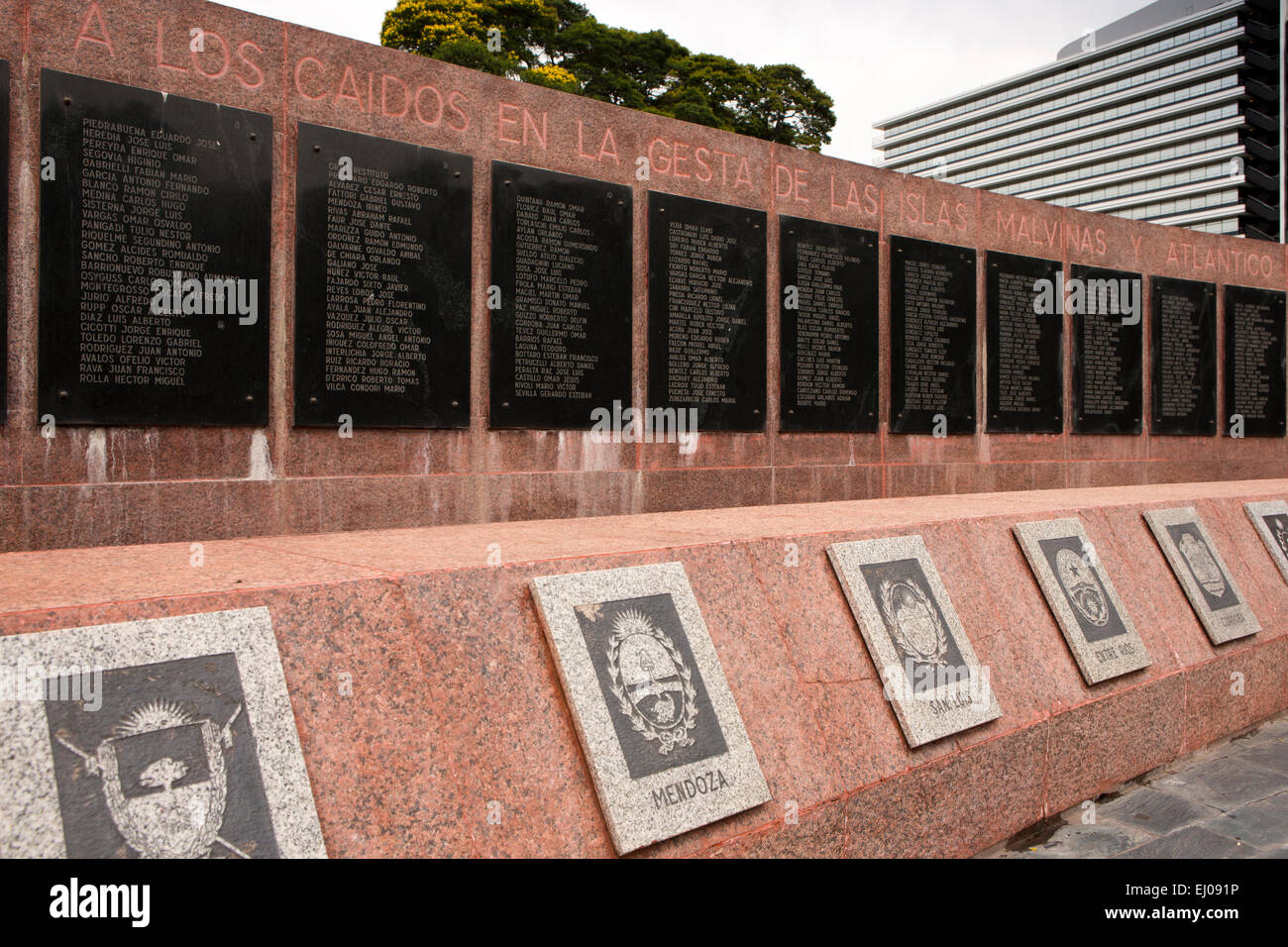 L'ARGENTINE, Buenos Aires, Retiro, la Plaza General San Martin, le Monumento Islas Malvinas, monument aux morts de la guerre des Malouines Banque D'Images