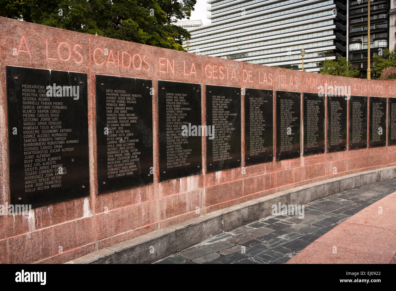 L'ARGENTINE, Buenos Aires, Retiro, la Plaza General San Martin, le Monumento Islas Malvinas, monument aux morts de la guerre des Malouines Banque D'Images