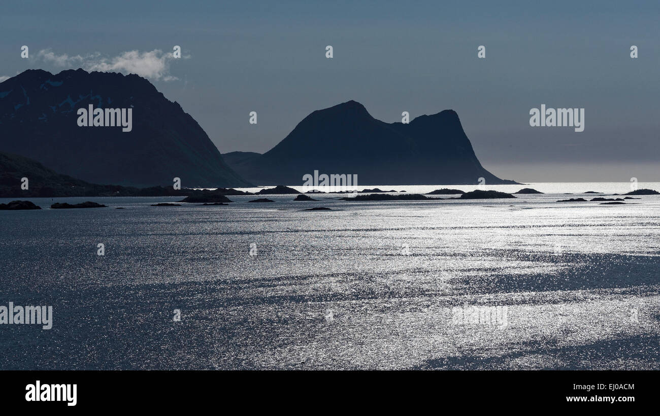 Mountain, montagne, fjord fjord, montagnes, contrejour, littoral, paysage, plage, littoral, paysage, la lumière et l'ombre, la Norvège, Europe Banque D'Images