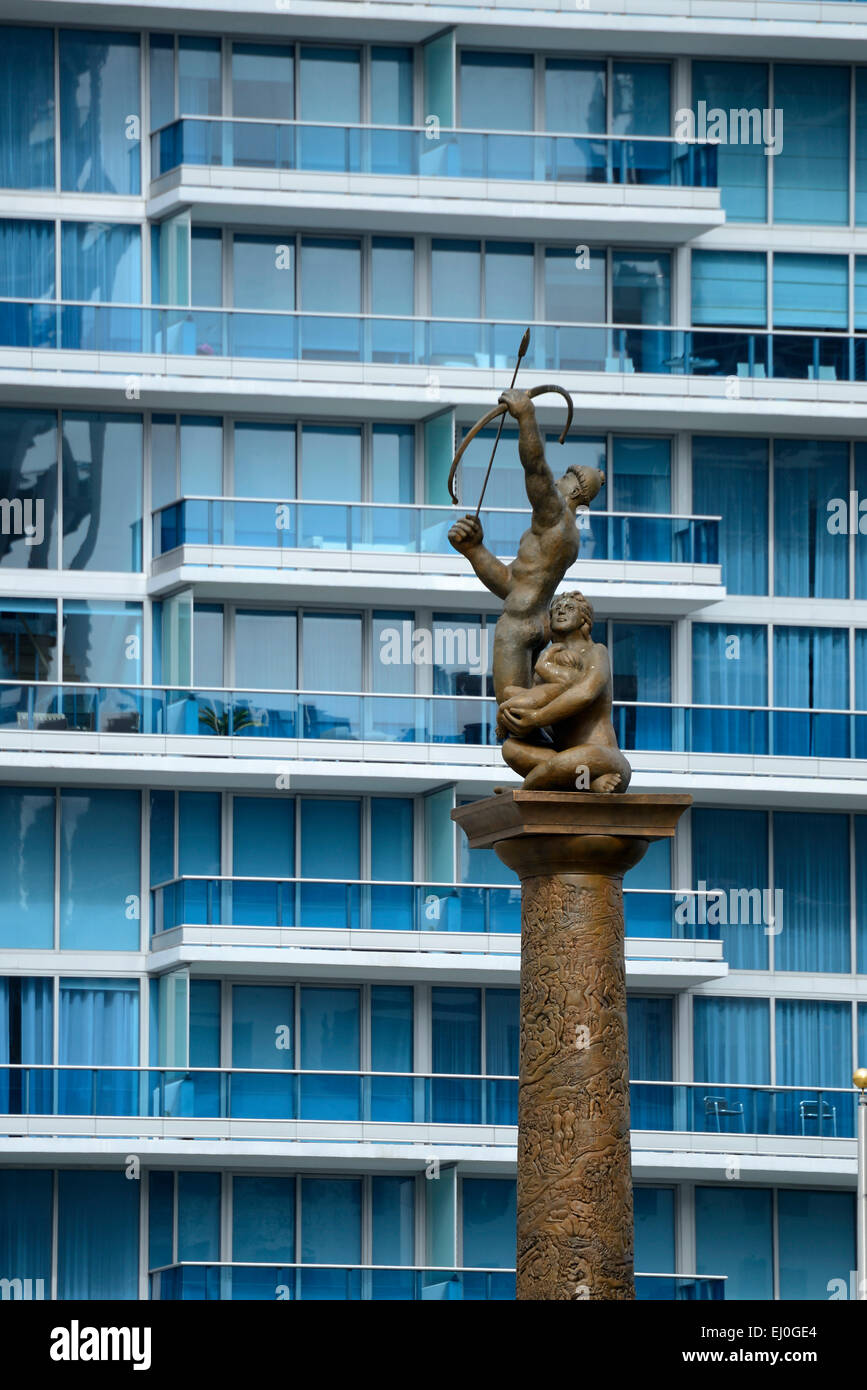 USA, Florida, Miami Dade County, monument, et façade d'immeuble en copropriété, au centre-ville de tour Banque D'Images