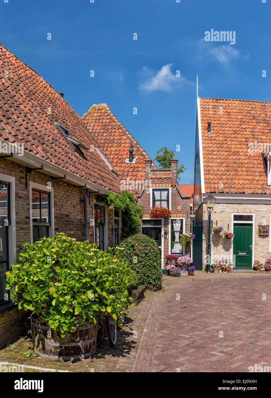 Pays-bas, la Hollande, l'Europe, Oosterend, Texel, Noord-Holland, village, maisons, vieux, chaussée Banque D'Images